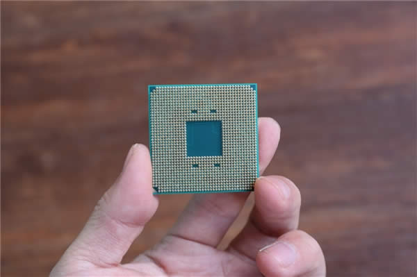 AMD芯片总监单干 推出超过Intel的AI芯片