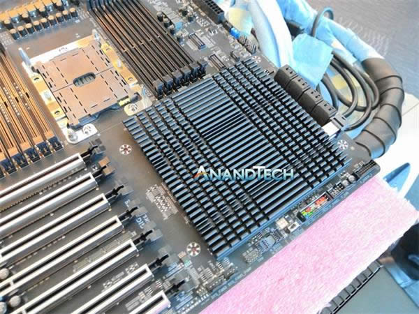 Intel怒飚5GHz 28核心！竟用上1770W压缩机